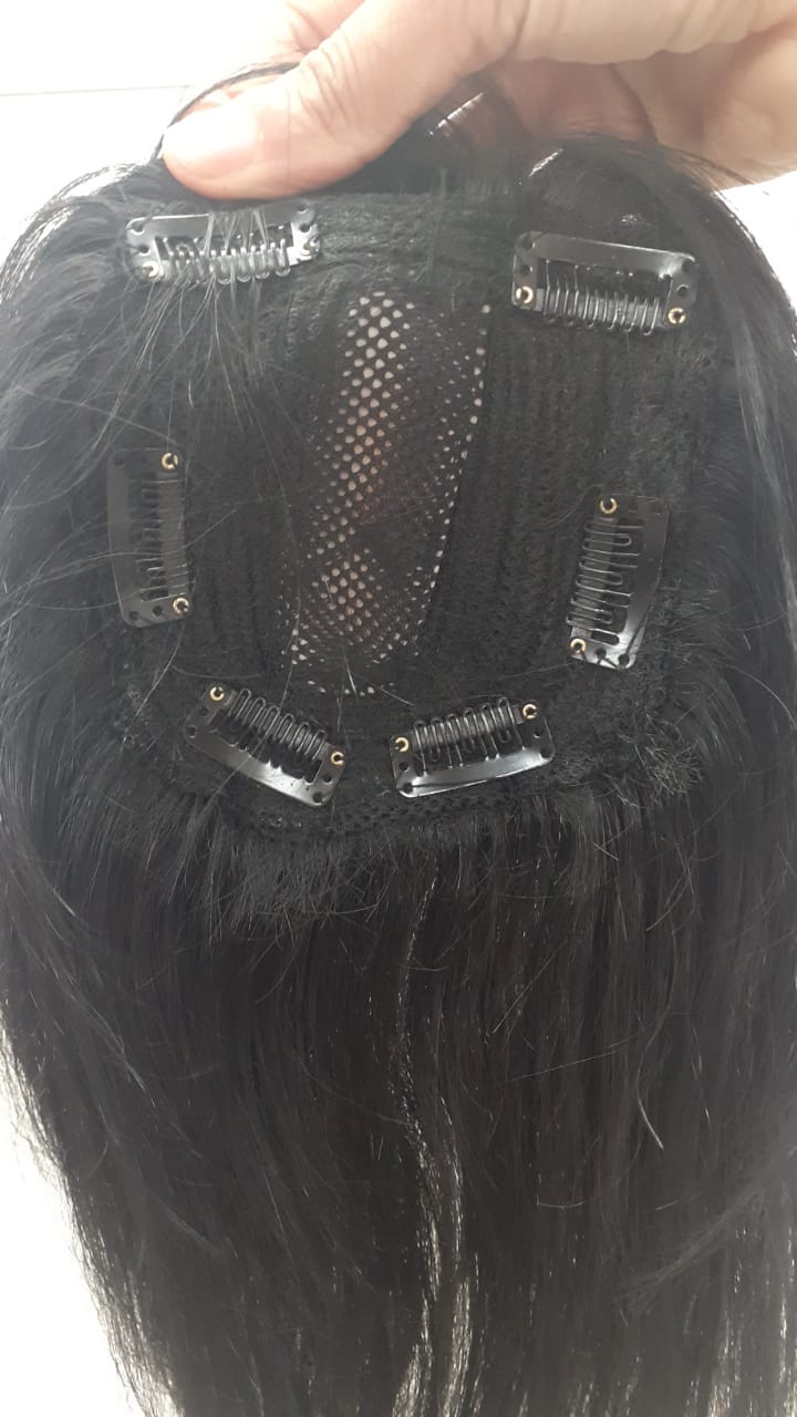 Prótese com micro pele e franjão ( imitação de couro cabeludo no centro da prótese) 50 cm 70 gramas molde 12x12-10787